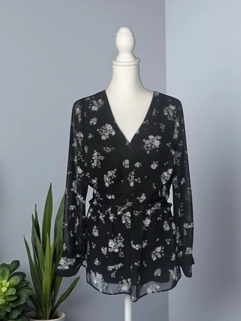 Lane Bryant Womens Blouse Black Floral V Neck Long Sleeve Plus Size